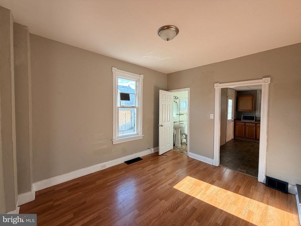 133 E Lee Street - Photo 10