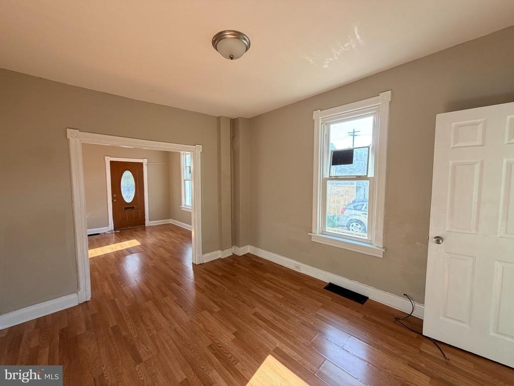 133 E Lee Street - Photo 11