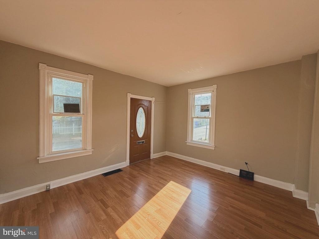 133 E Lee Street - Photo 6