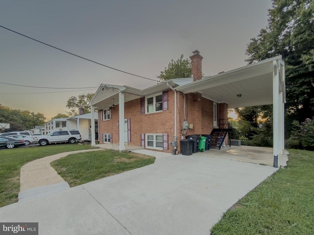4612 Sharon Road - Photo 2