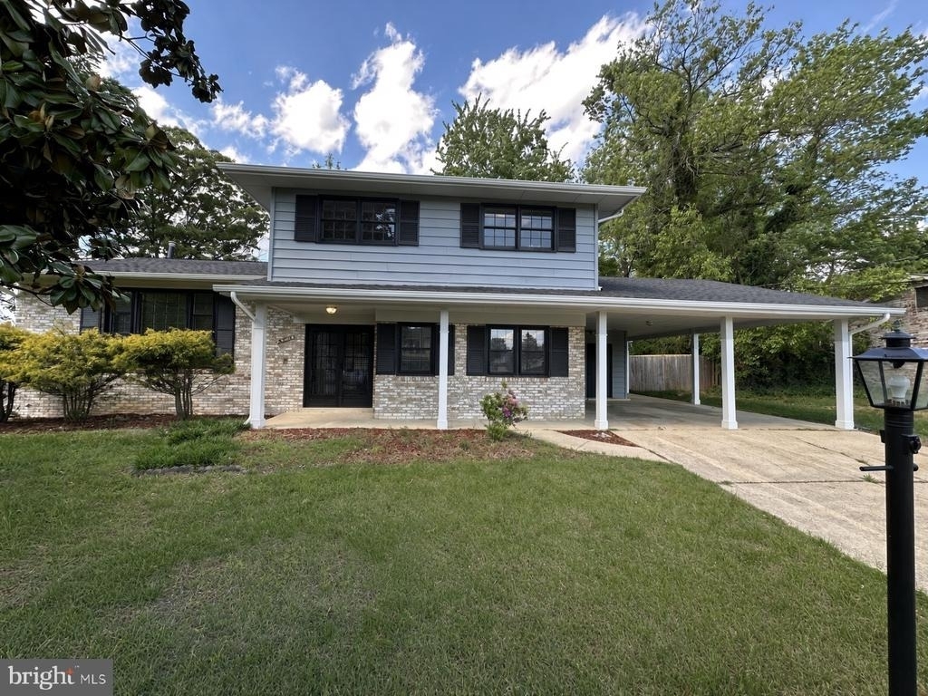 4904 Shopton Drive - Photo 2