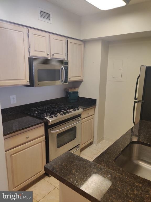 4801 Fairmont Avenue - Photo 4