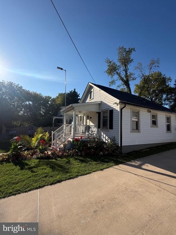 304 Marshall Street - Photo 2