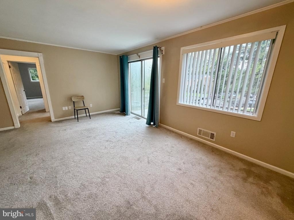 10506 Weymouth Street - Photo 2