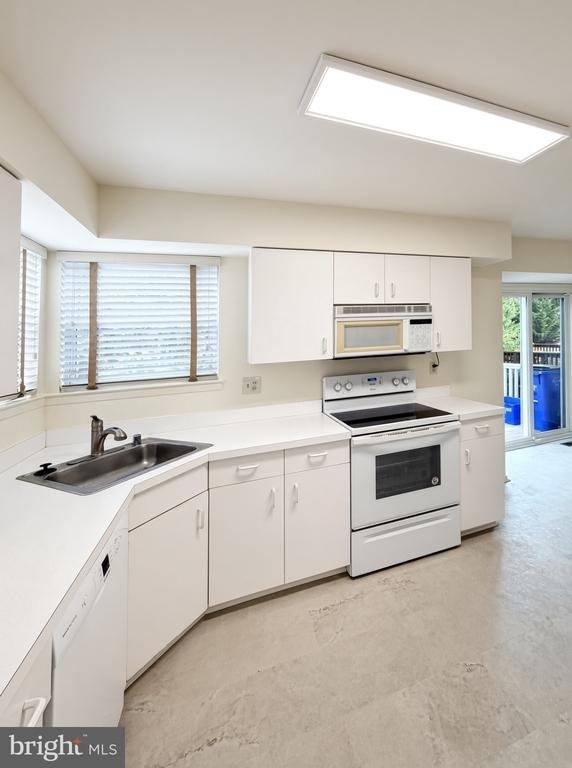 7730 Chatfield Lane - Photo 17