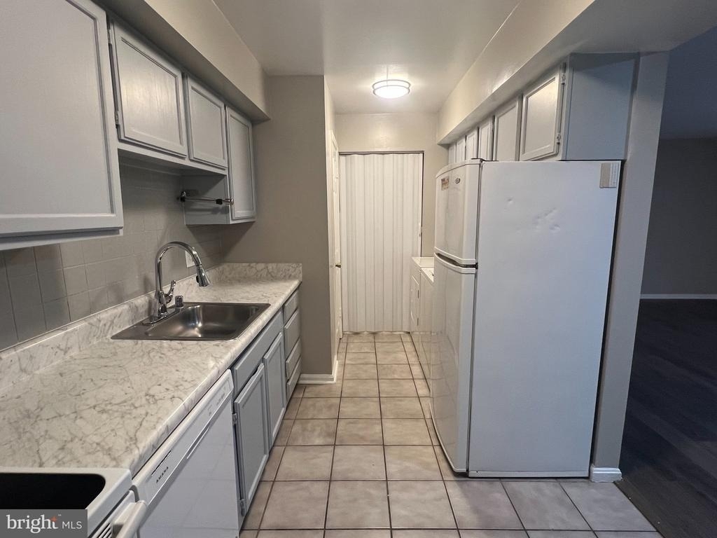 9035 N Laurel Road - Photo 7