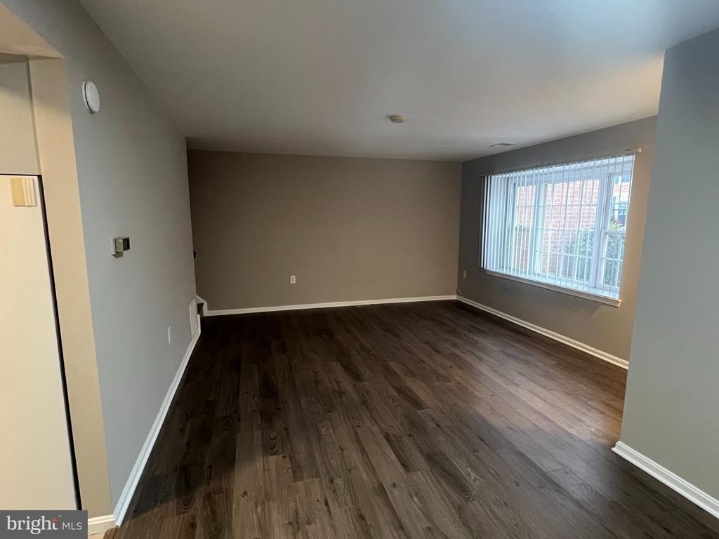 9035 N Laurel Road - Photo 5