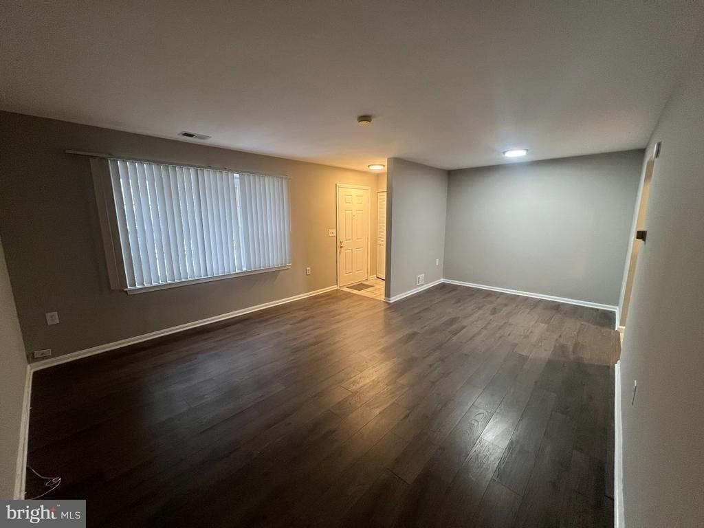9035 N Laurel Road - Photo 3