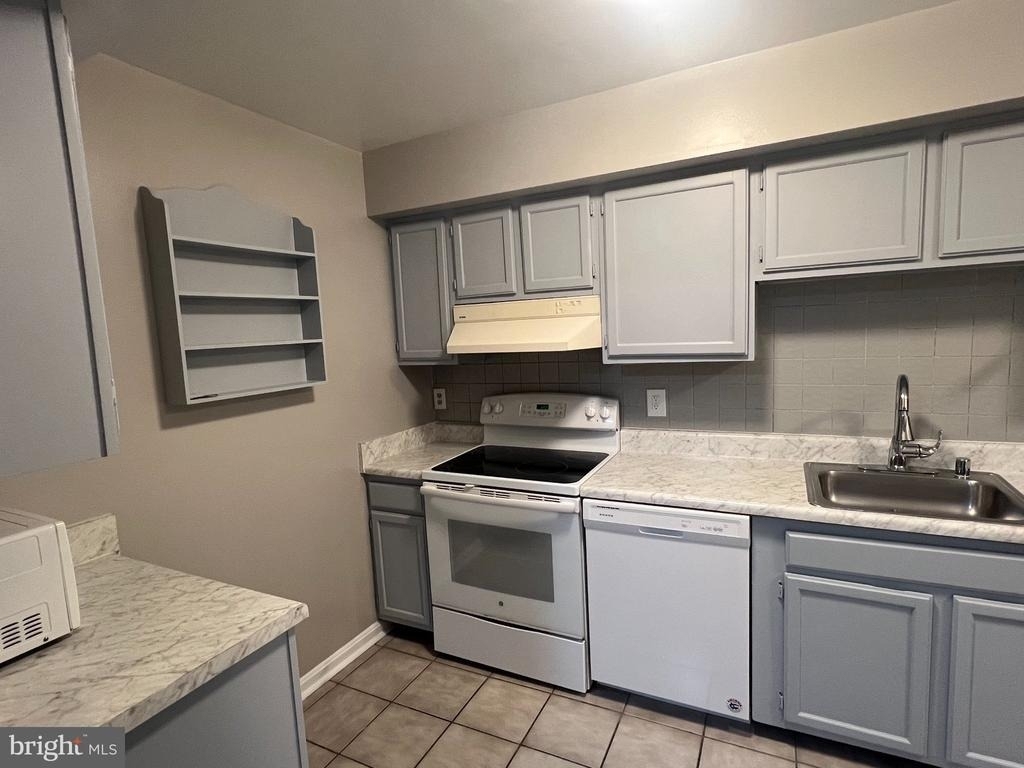 9035 N Laurel Road - Photo 6