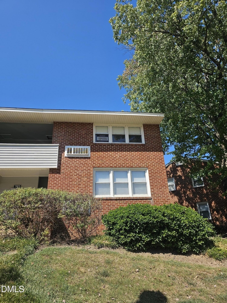 707 Daniels Street - Photo 0
