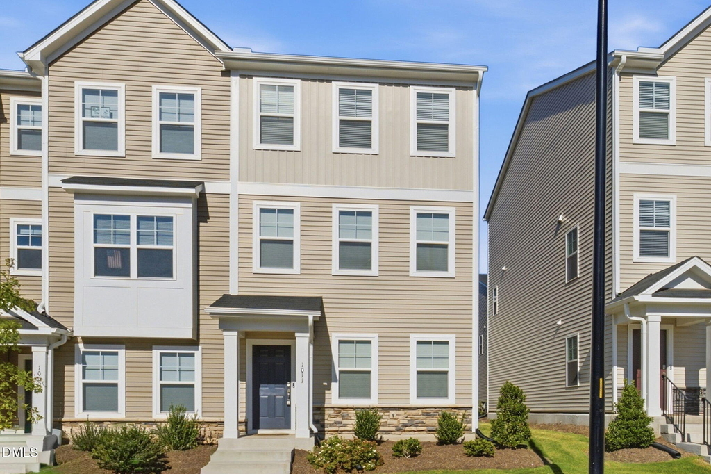 1011 Hemlock Cone Way - Photo 0