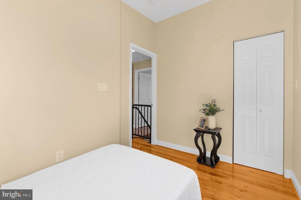 1005 S Baylis Street - Photo 18