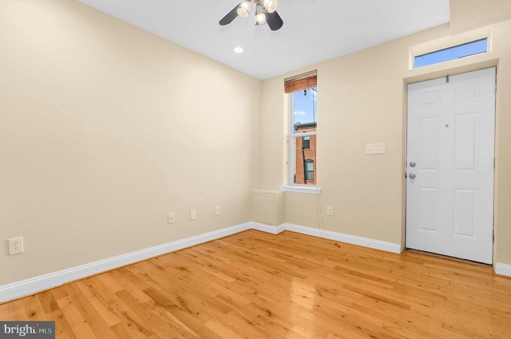 1005 S Baylis Street - Photo 8