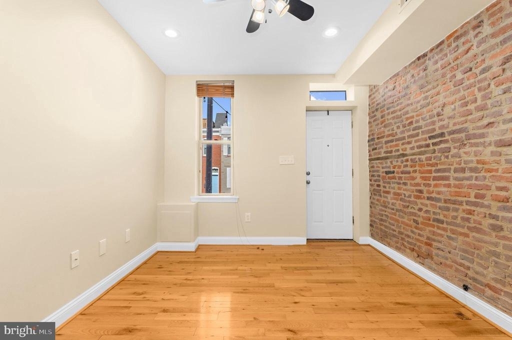 1005 S Baylis Street - Photo 7
