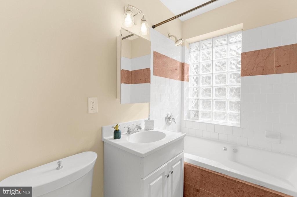 1005 S Baylis Street - Photo 19