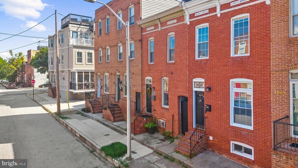 1005 S Baylis Street - Photo 1