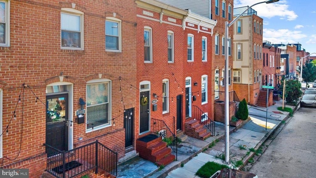 1005 S Baylis Street - Photo 0