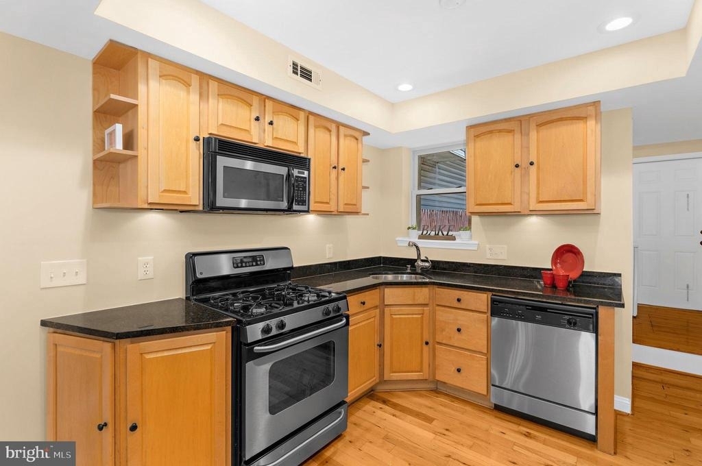 1005 S Baylis Street - Photo 9