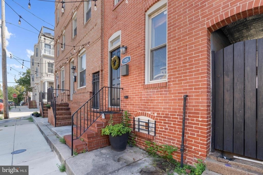 1005 S Baylis Street - Photo 2
