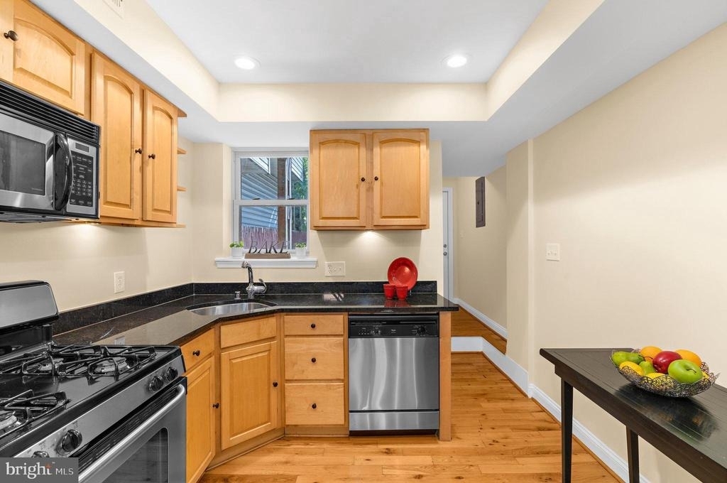 1005 S Baylis Street - Photo 11