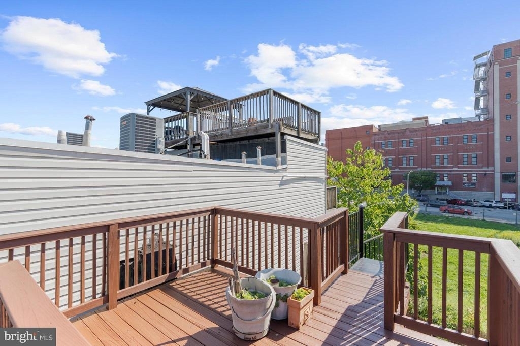 1005 S Baylis Street - Photo 24