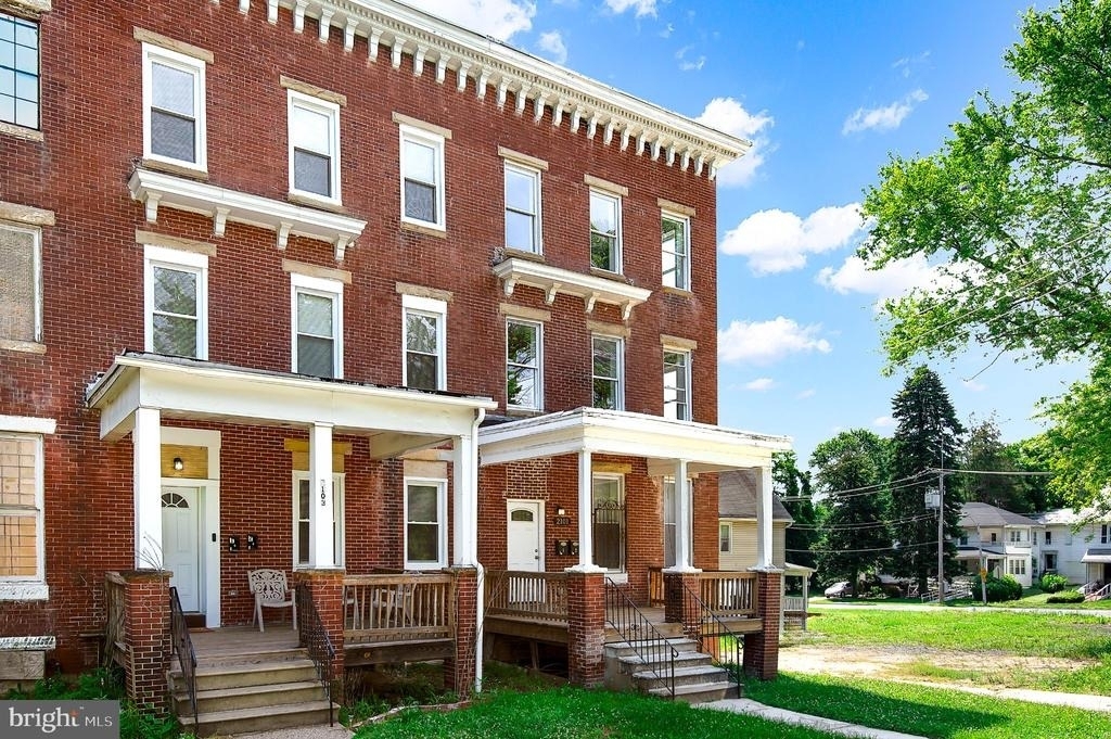 2103 Chelsea Terrace - Photo 0