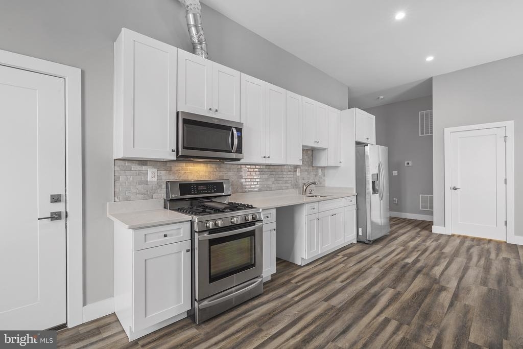 1235 W Lafayette Avenue - Photo 8