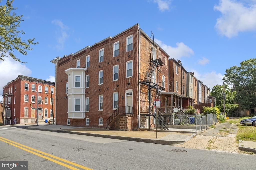 1235 W Lafayette Avenue - Photo 33