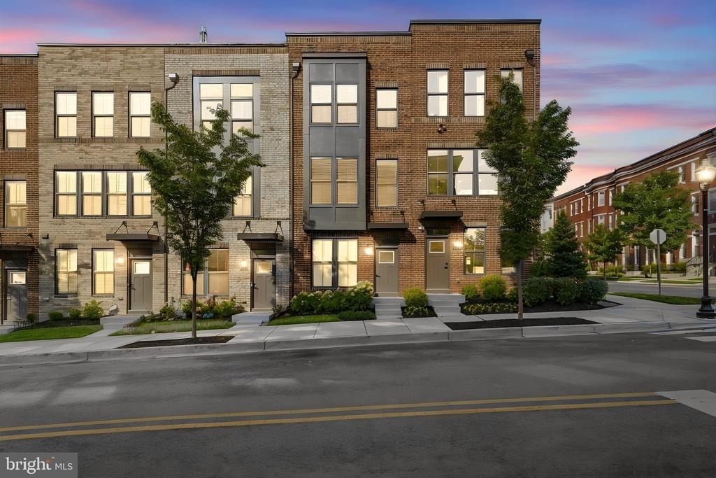 1834 Park Avenue - Photo 1