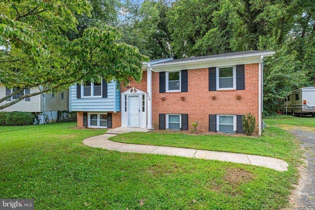 908 Country Terrace - Photo 0