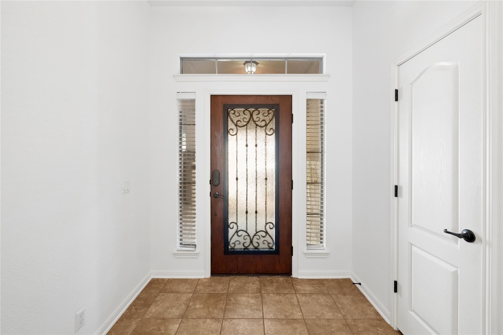 250 Maeves Way - Photo 4