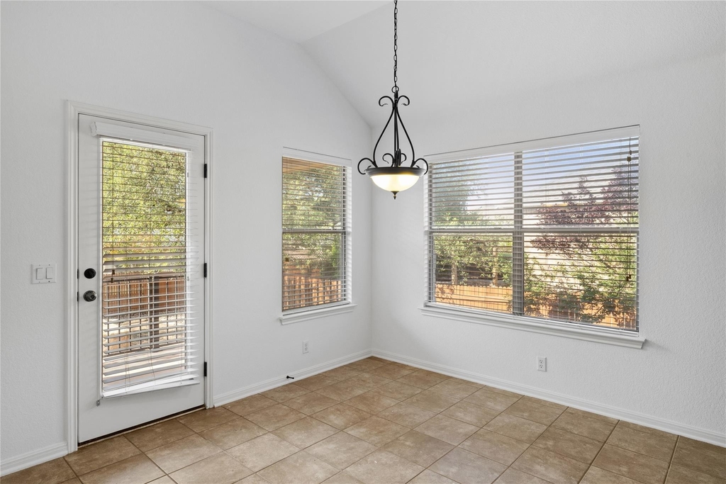 250 Maeves Way - Photo 17