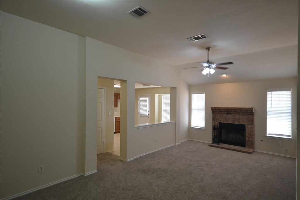 718 Meadow View Dr - Photo 3