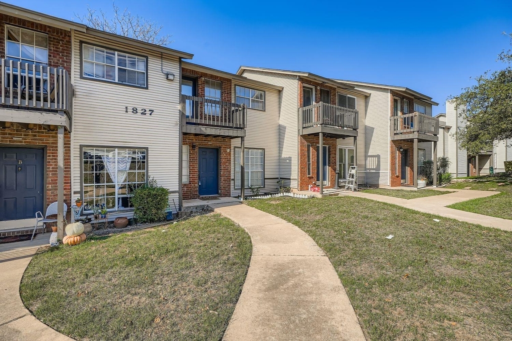 1827 River Crossing Cir - Photo 1