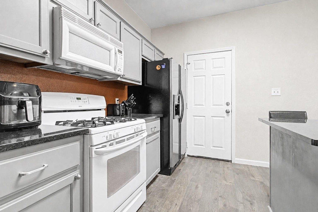 207 Kates Way - Photo 3