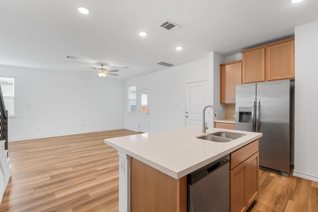 223 Flowers Ave - Photo 9