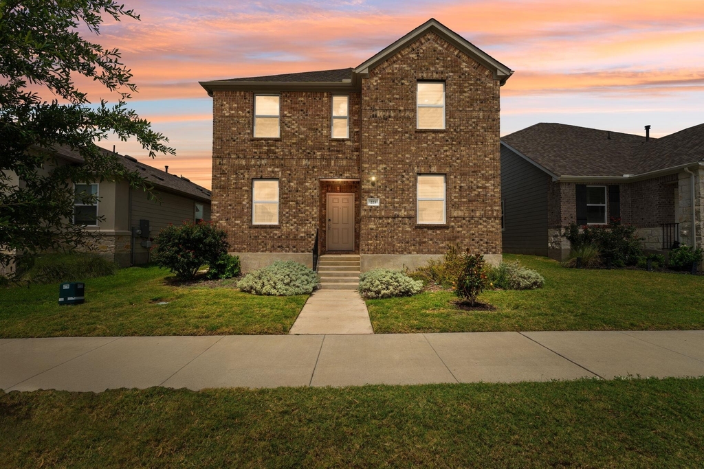 223 Flowers Ave - Photo 1