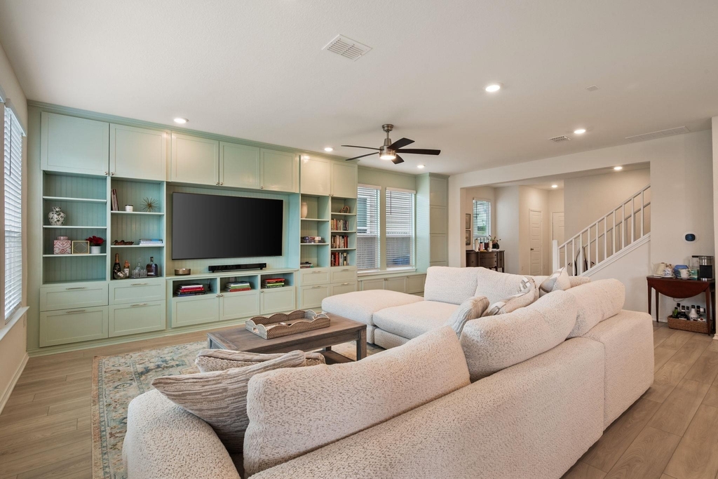 7805 House Finch Dr - Photo 2