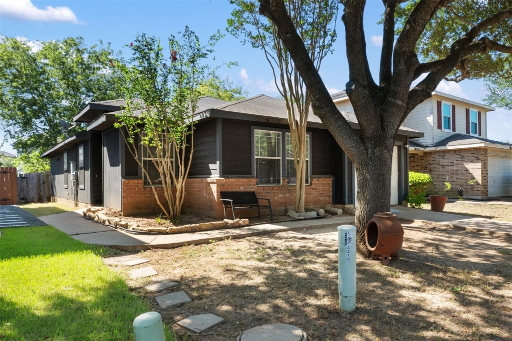 3213 Crownover St - Photo 1