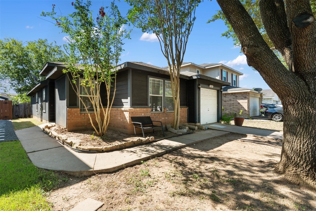 3213 Crownover St - Photo 0