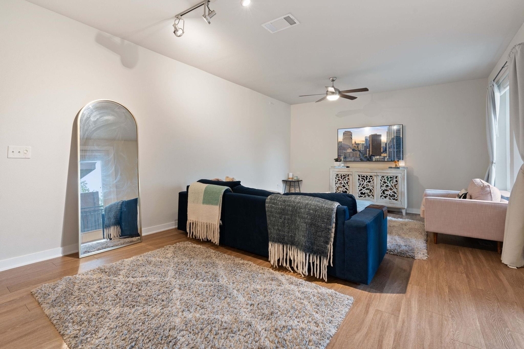 1900 Barton Springs Rd - Photo 4