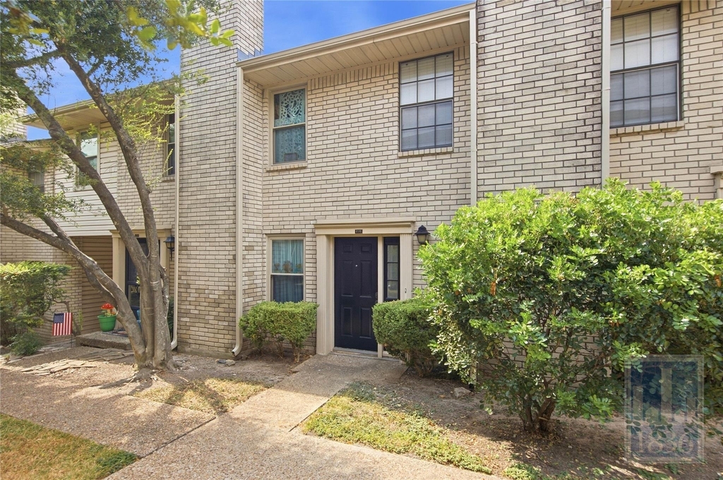 8400 Jamestown Dr - Photo 0