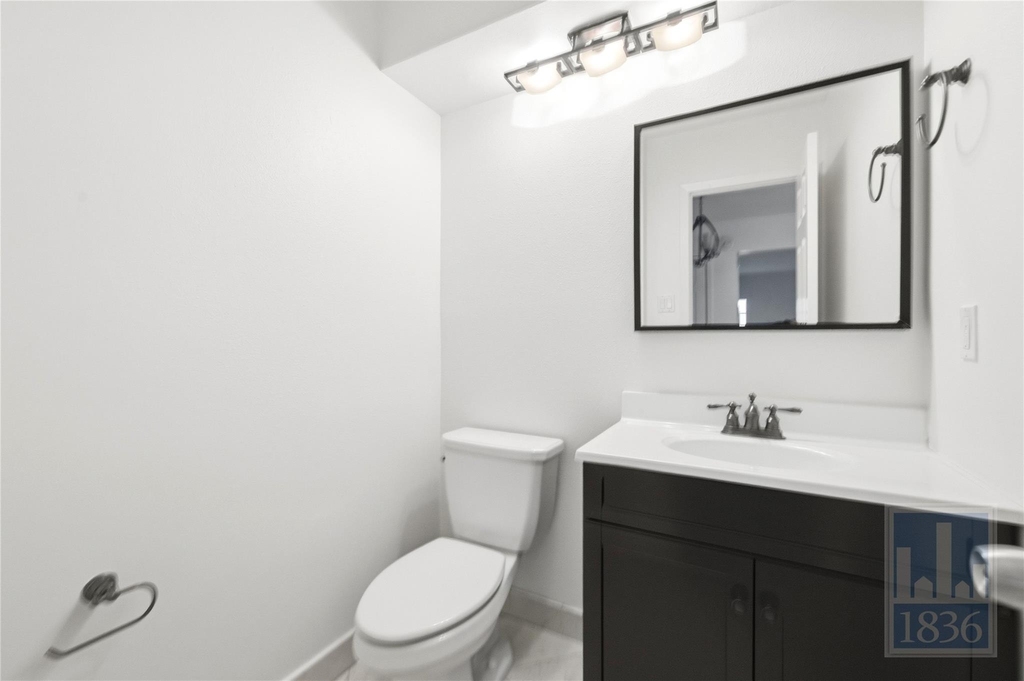 8400 Jamestown Dr - Photo 18
