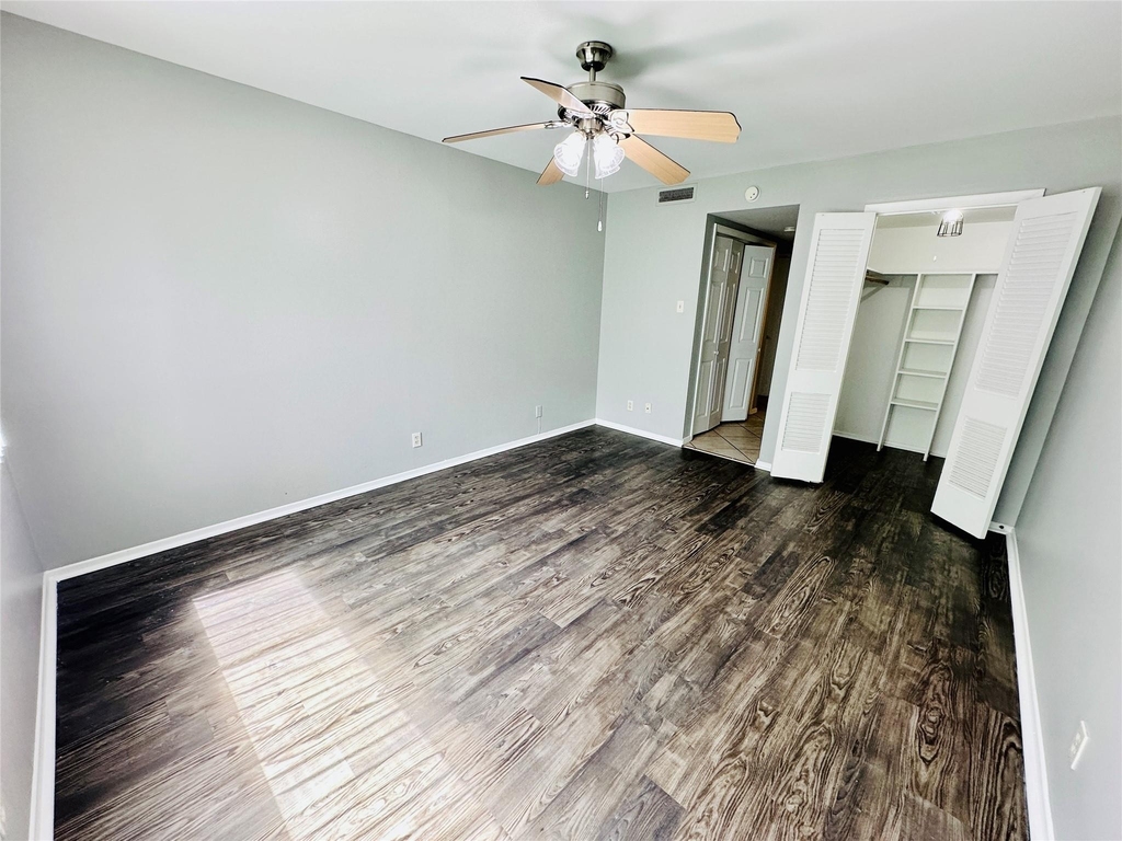 601 W 11th St - Photo 18