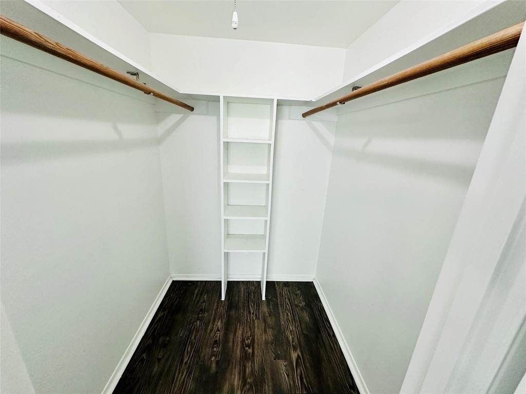 601 W 11th St - Photo 19
