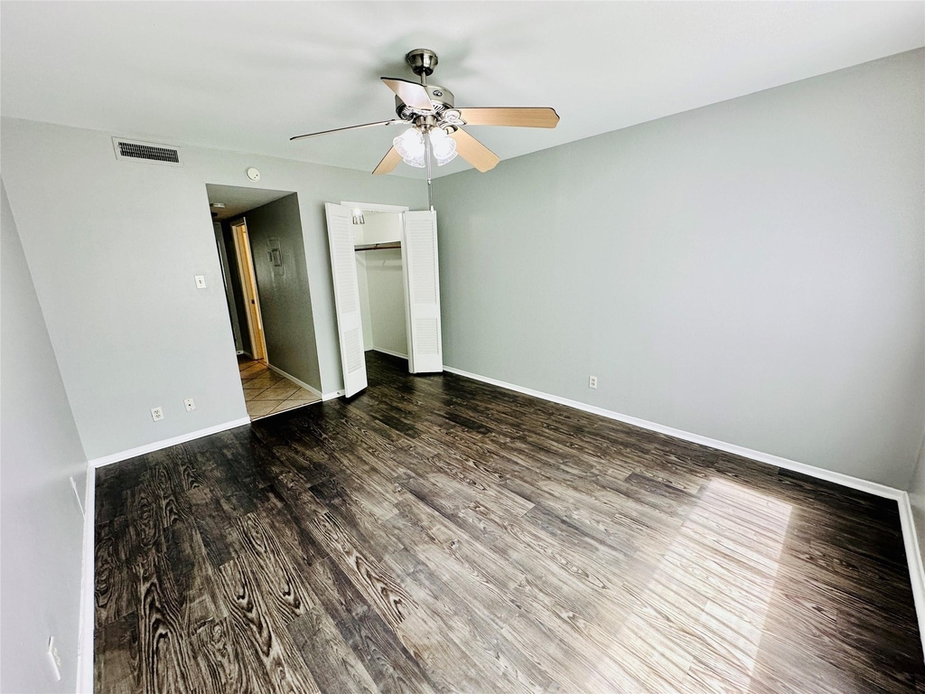 601 W 11th St - Photo 17