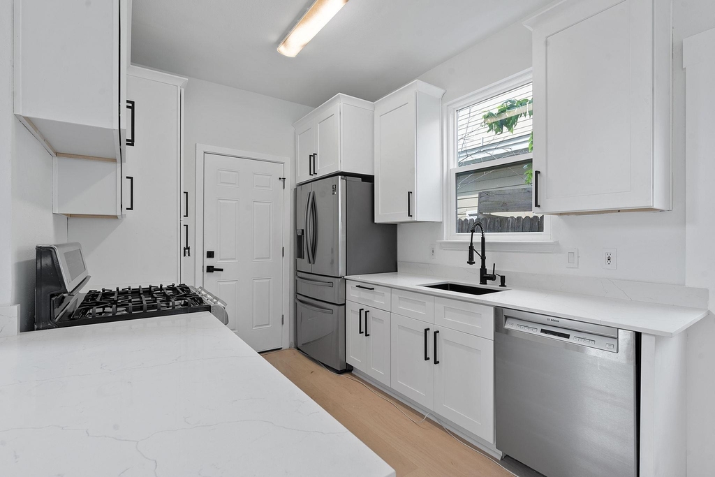 7204 Carver Ave - Photo 9