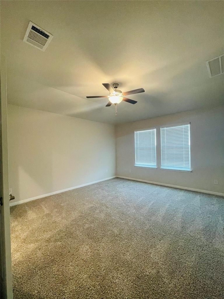 13724 Heartland Dr - Photo 3