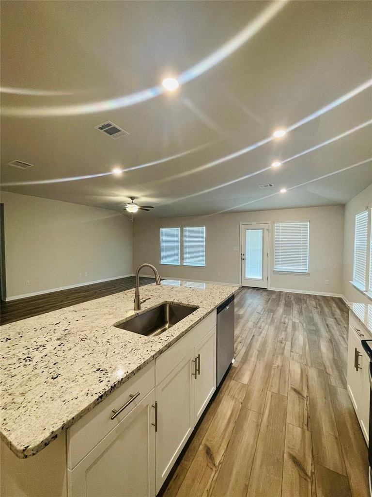 13724 Heartland Dr - Photo 9