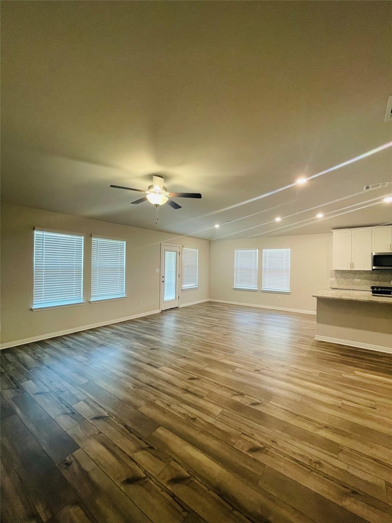 13724 Heartland Dr - Photo 8